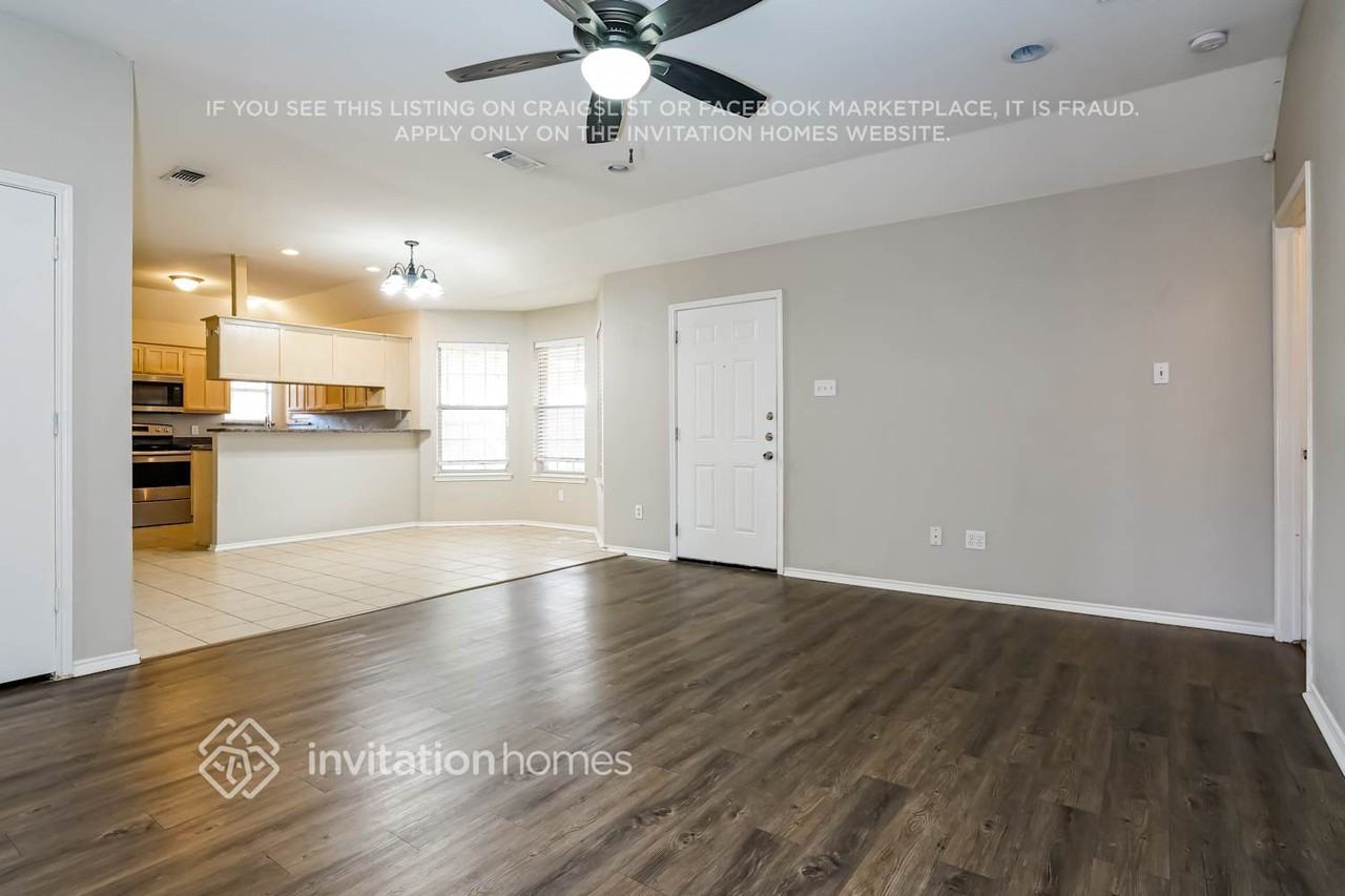 216 Edson Ave - Photo 4 of 17
