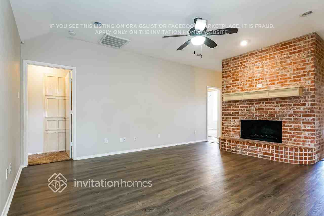 216 Edson Ave - Photo 5 of 17