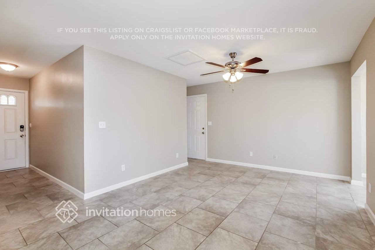 2720 E Michelle Dr - Photo 3 of 19