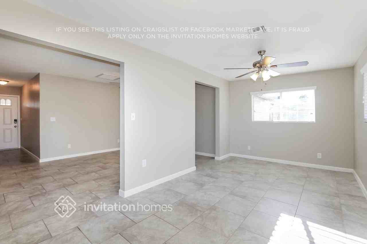 2720 E Michelle Dr - Photo 4 of 19