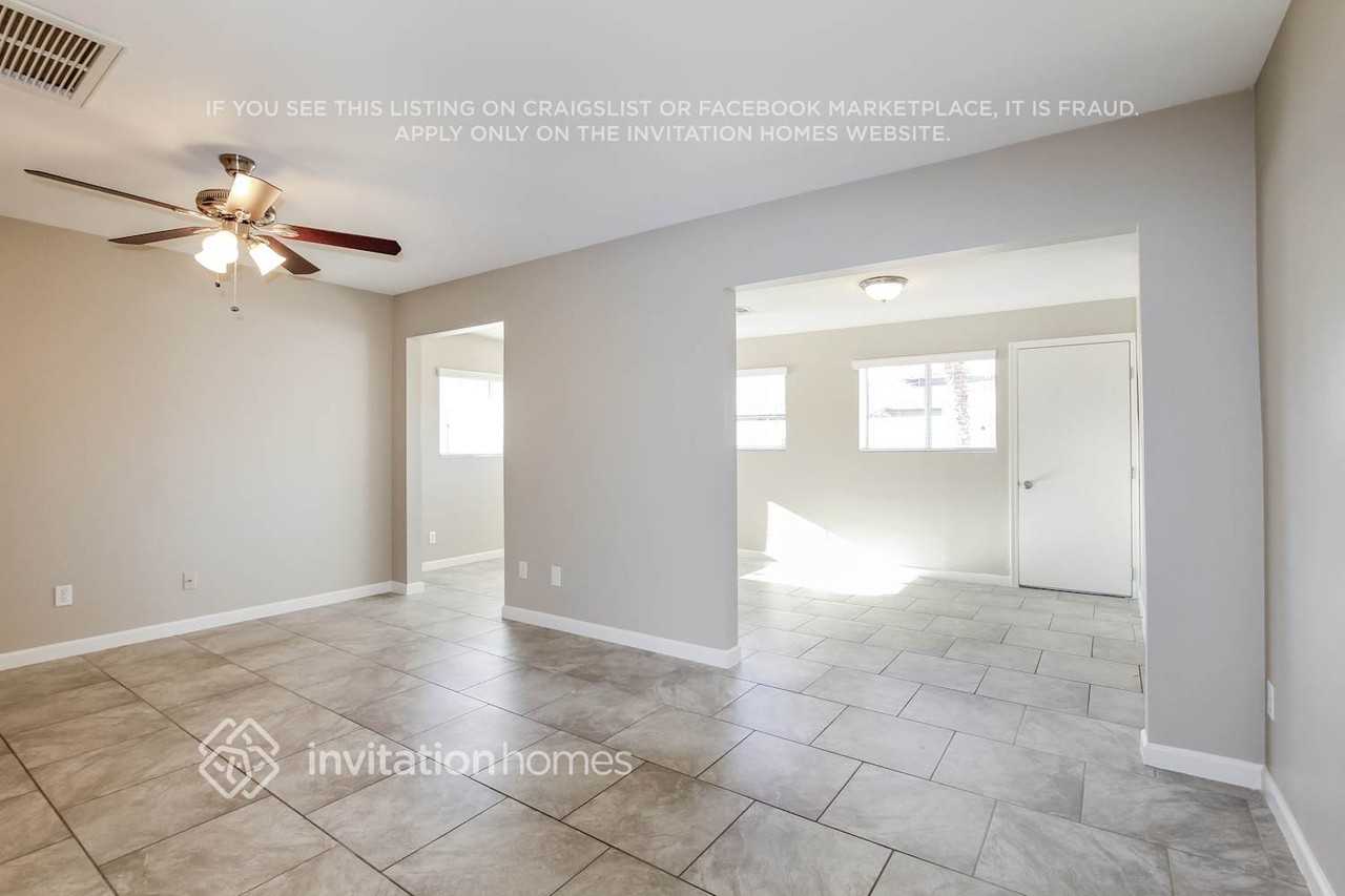 2720 E Michelle Dr - Photo 5 of 19