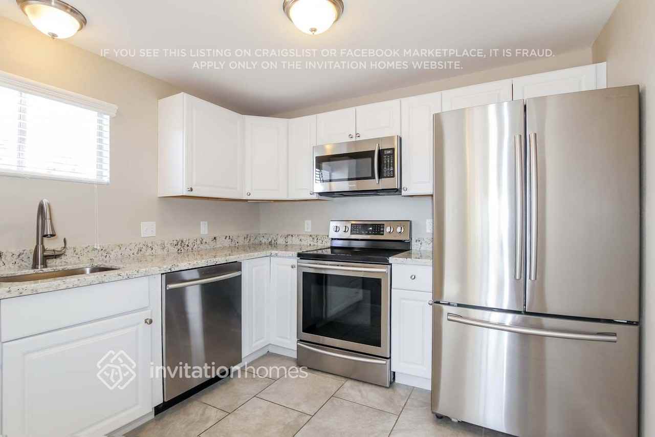 2720 E Michelle Dr - Photo 7 of 19