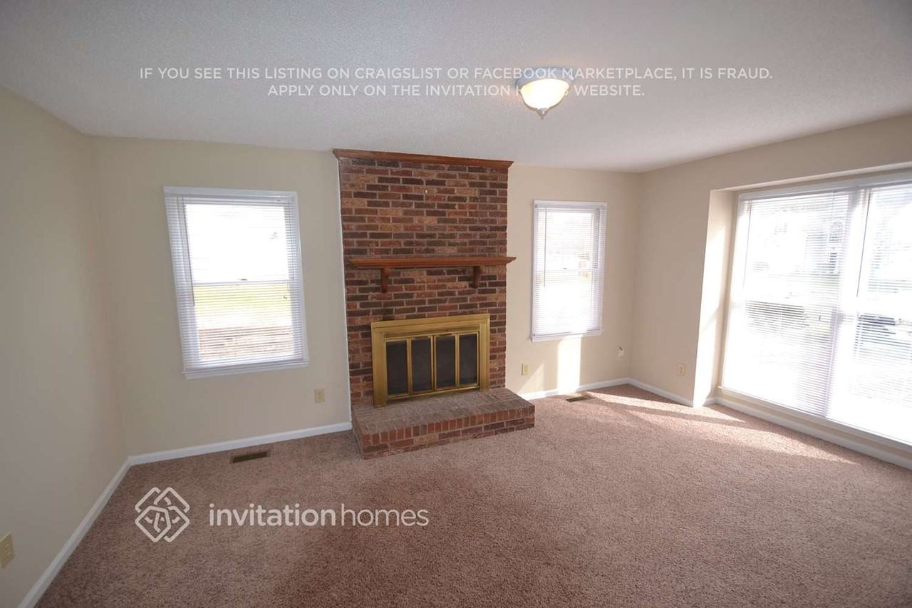 2329 Century Oaks Ln - Photo 2 of 10