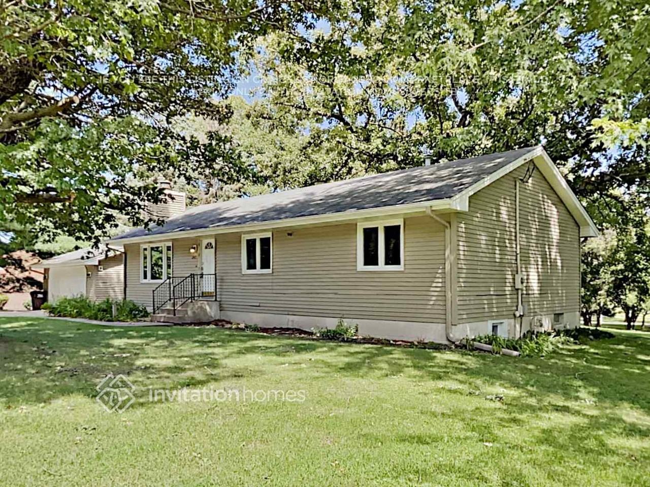2443 Granada Ave N - Photo 4 of 19