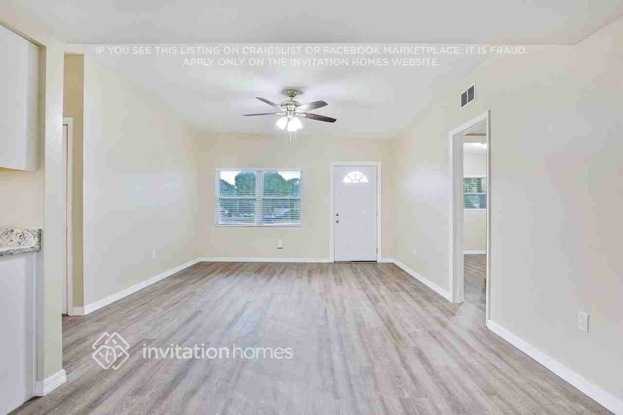 1834 N Powers Dr - Photo 2 of 21