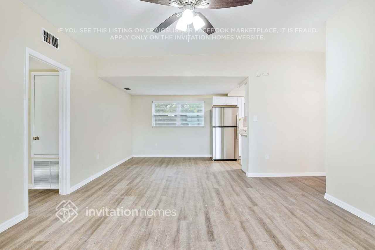 1834 N Powers Dr - Photo 3 of 21