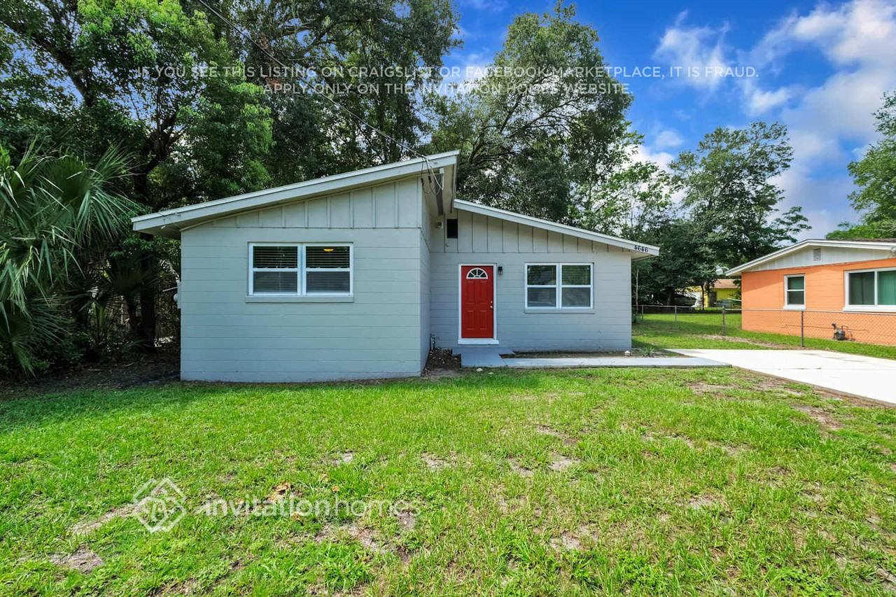 4646 Effingham Rd - Photo 3 of 26