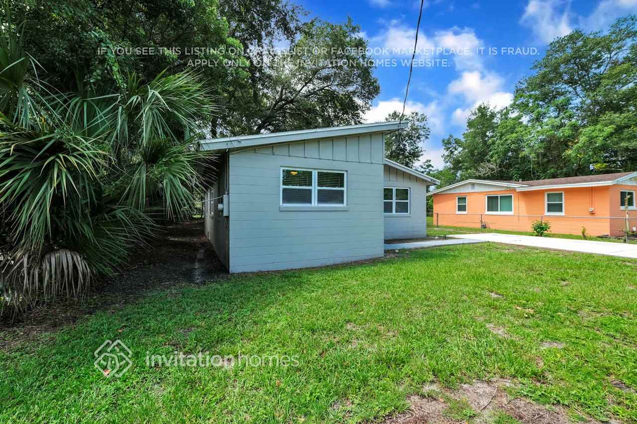 4646 Effingham Rd - Photo 4 of 26