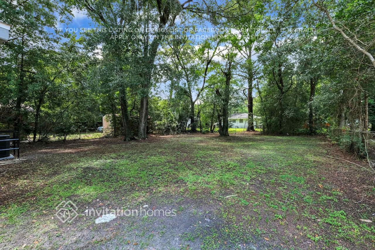 4646 Effingham Rd - Photo 5 of 26