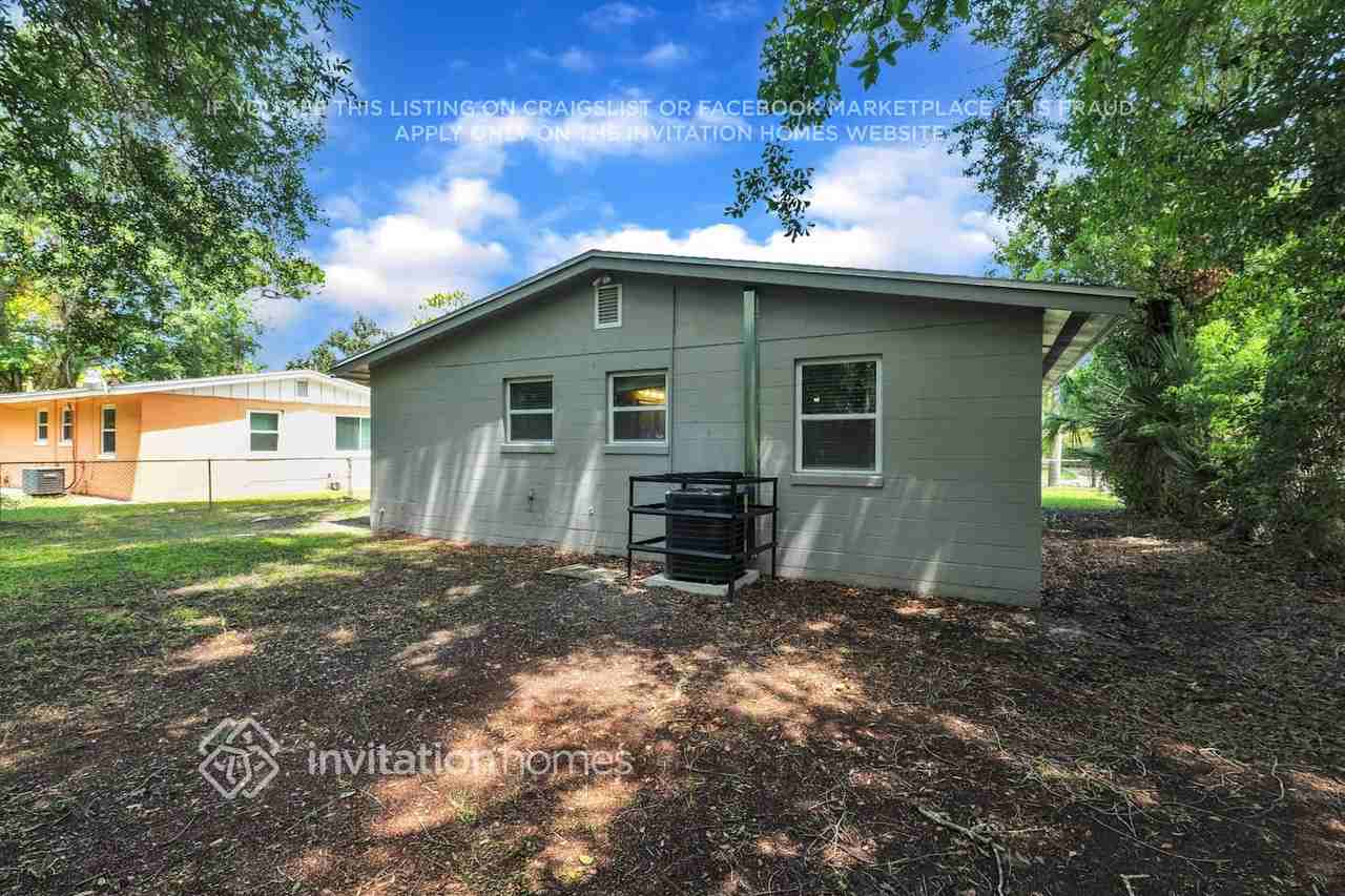 4646 Effingham Rd - Photo 7 of 26
