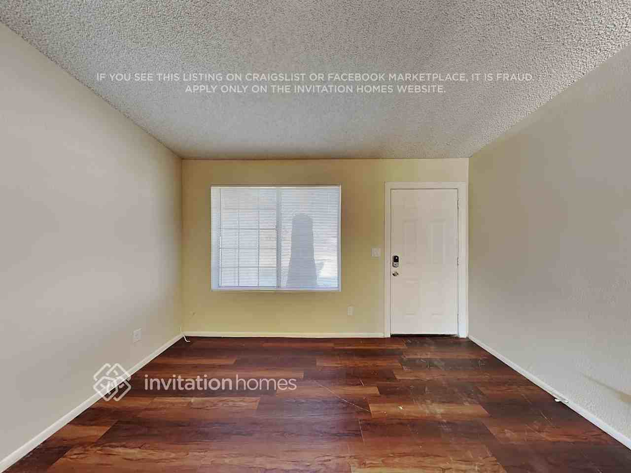 11102 N 79th Ave - Photo 3 of 18