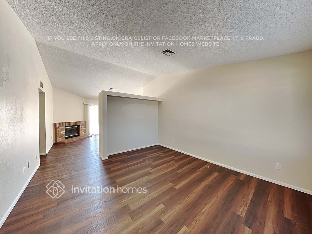 11102 N 79th Ave - Photo 4 of 18