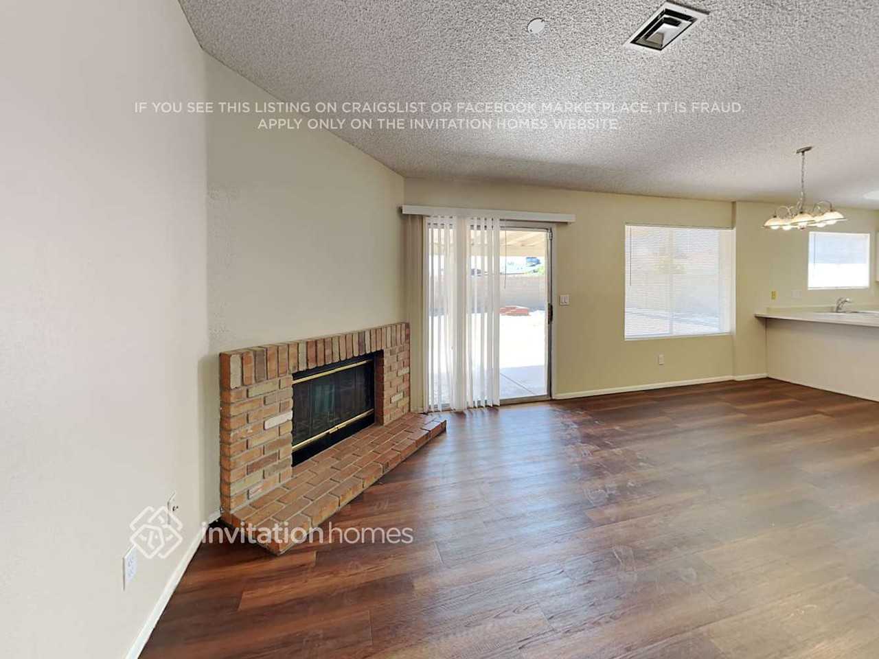 11102 N 79th Ave - Photo 5 of 18