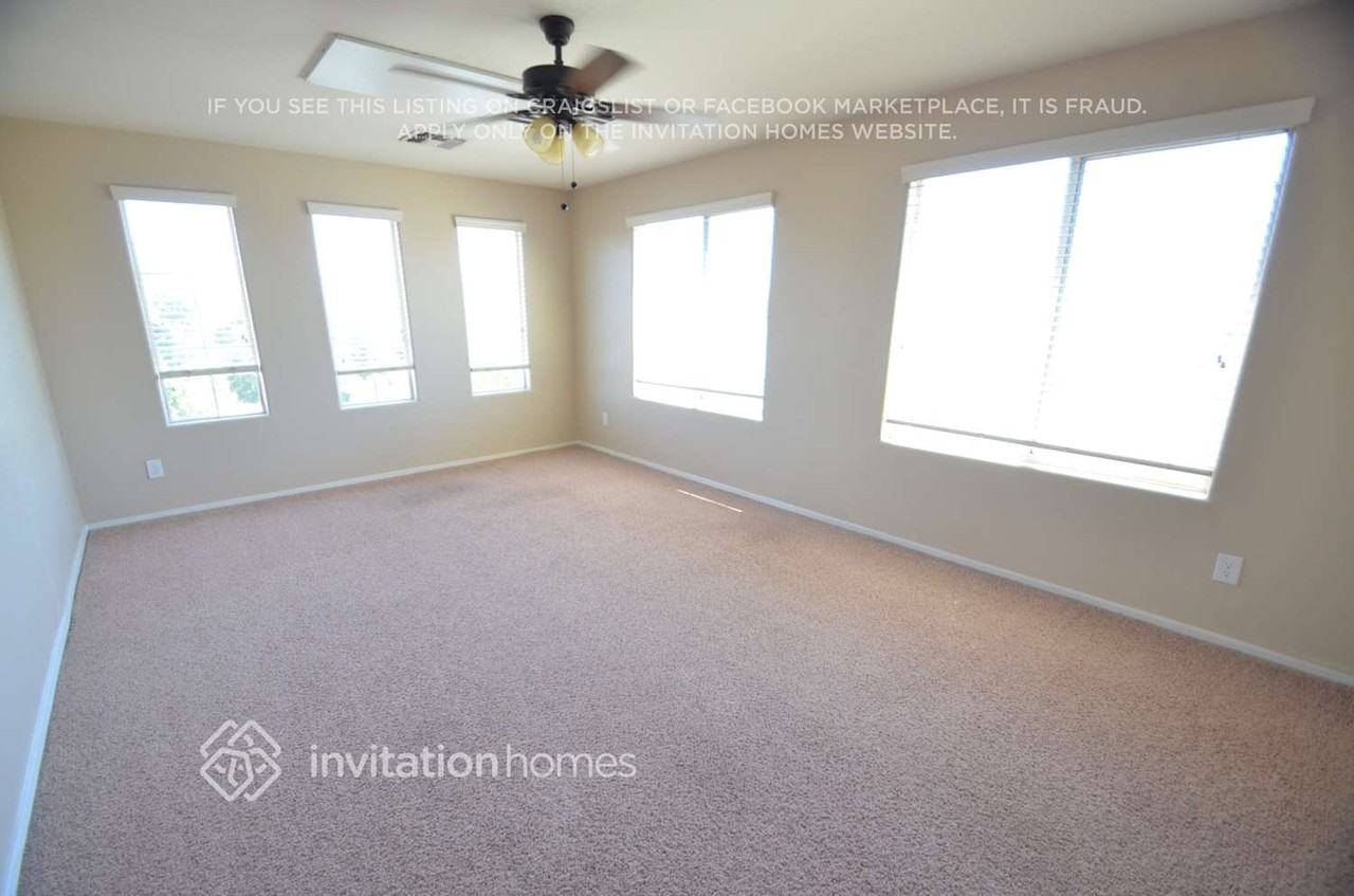 116 N 66th Ln - Photo 2 of 11