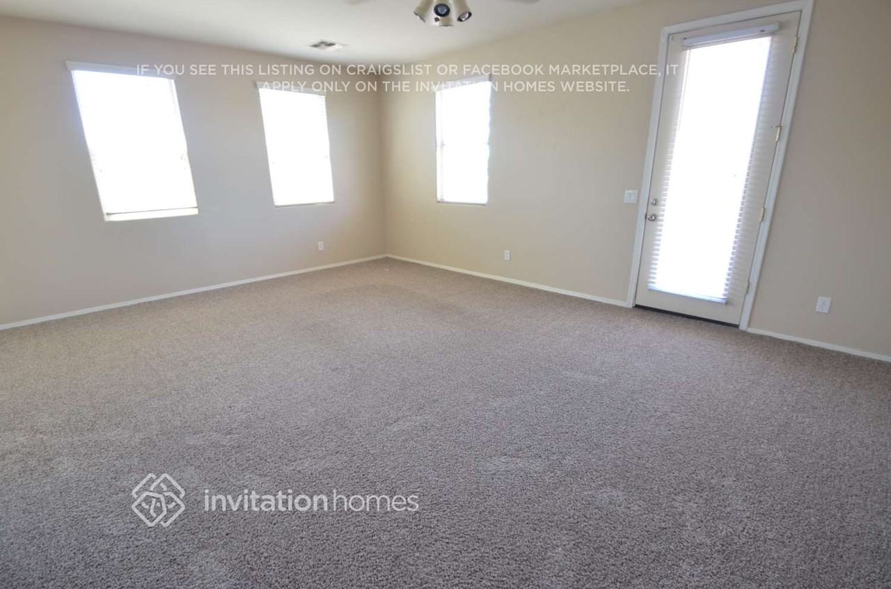 116 N 66th Ln - Photo 3 of 11