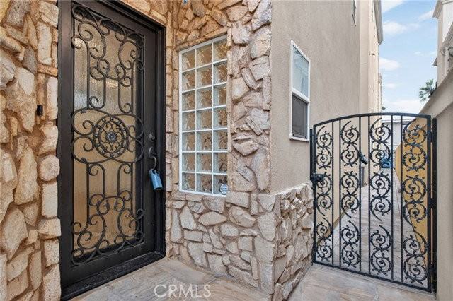 207 18th St - Photo 4 of 8
