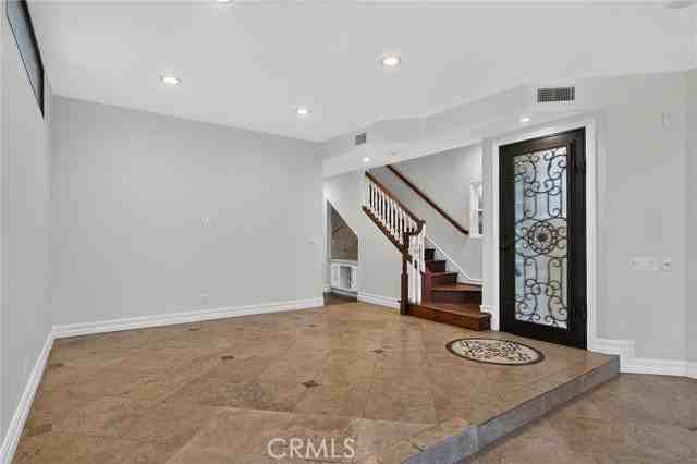 207 18th St - Photo 6 of 8