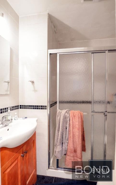 132 Ludlow St - Photo 6 of 7