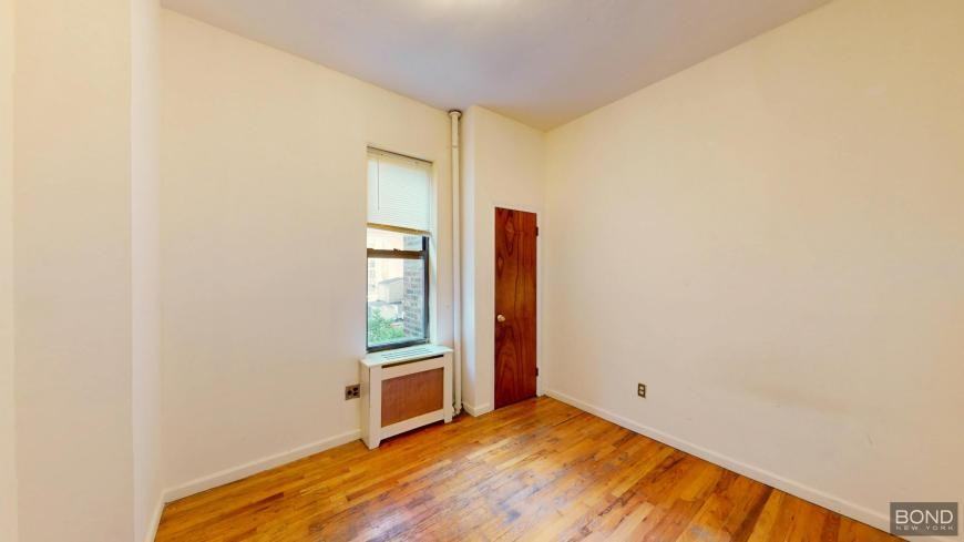 292 W 92nd St - Photo 6 of 10
