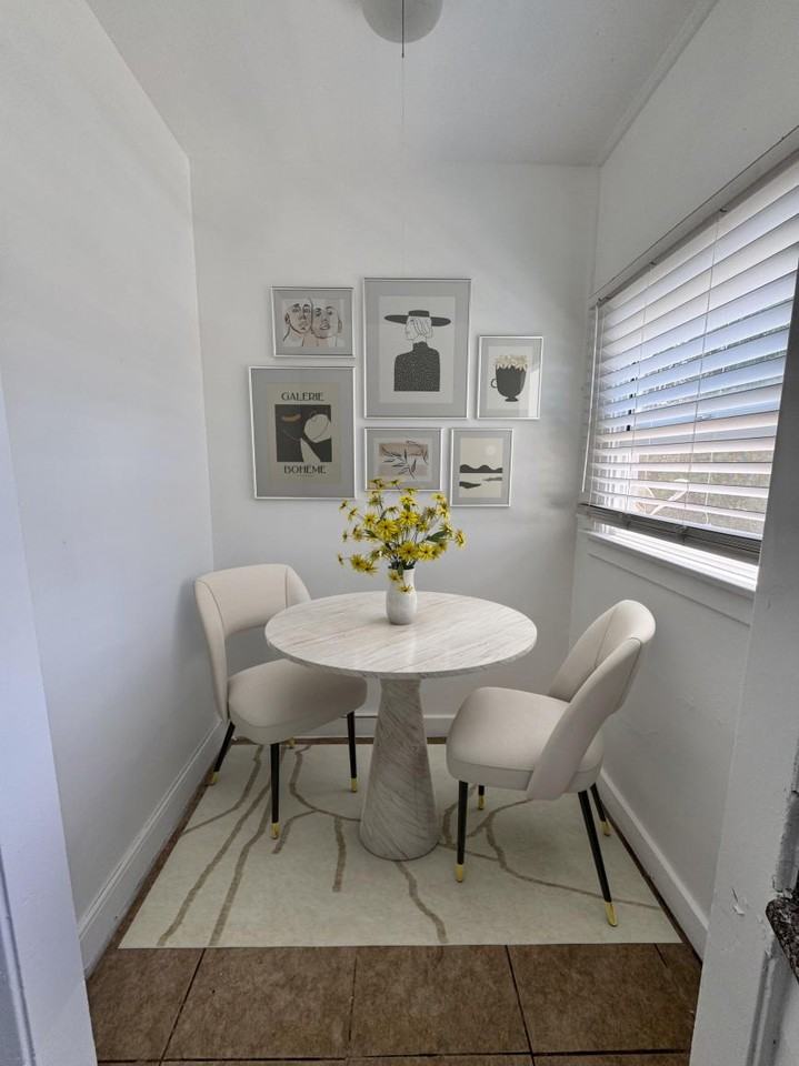 502 N Kenmore Ave - Photo 6 of 9