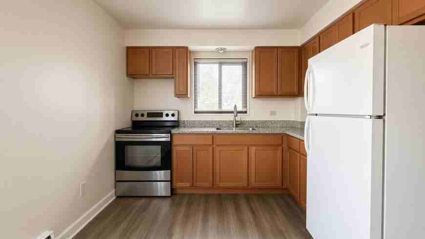 6458 N Ridge Blvd - Photo 2 of 9