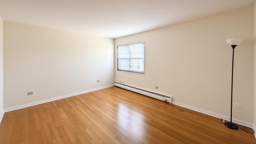 6458 N Ridge Blvd - Photo 4 of 9
