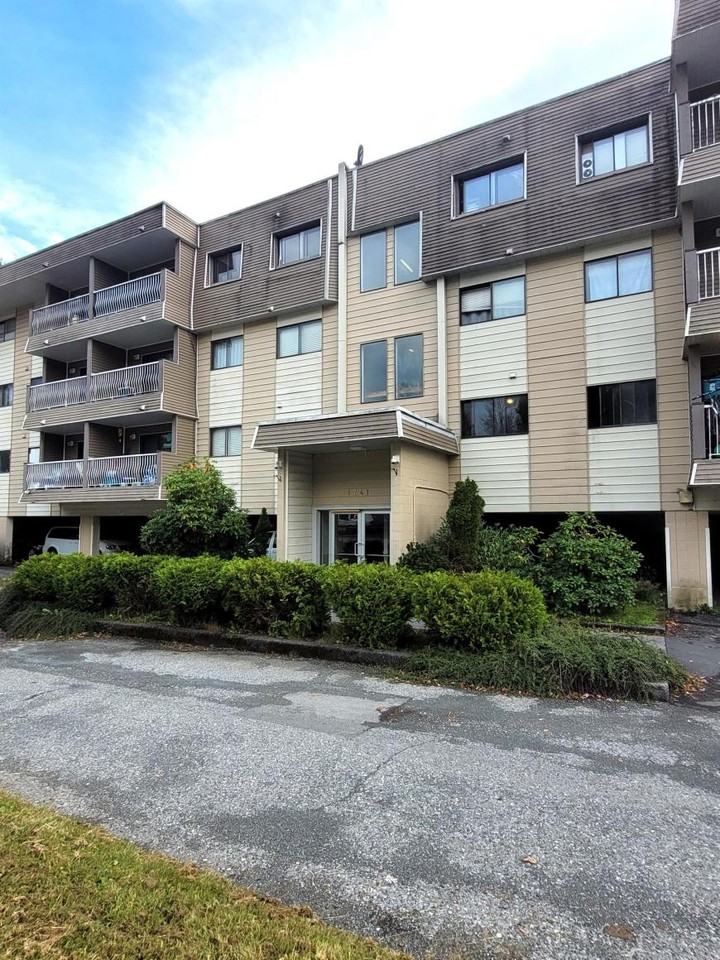 1741 Kootenay Ave - Photo 2 of 10