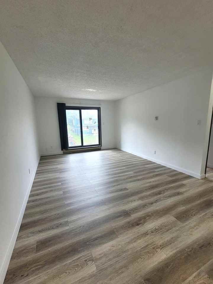 1741 Kootenay Ave - Photo 6 of 10