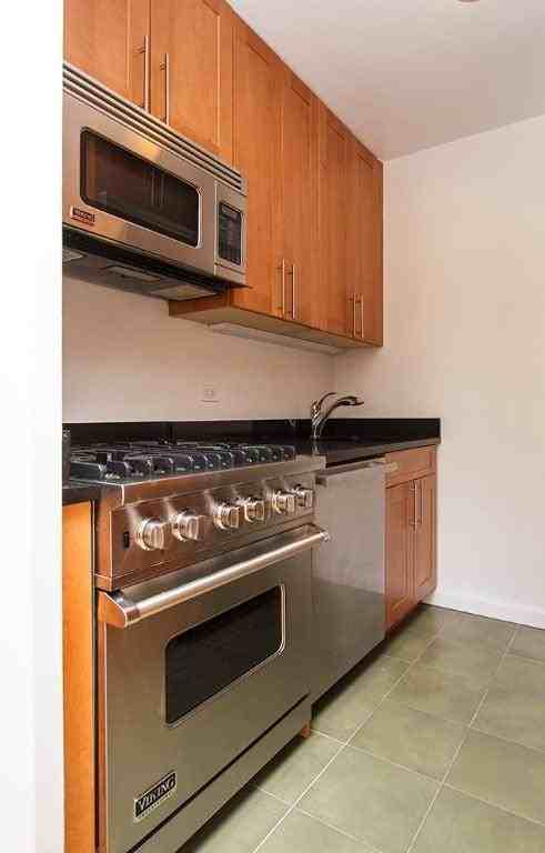 350 W 51st St - Photo 2 of 6