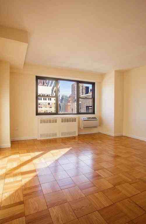 350 W 51st St - Photo 5 of 6