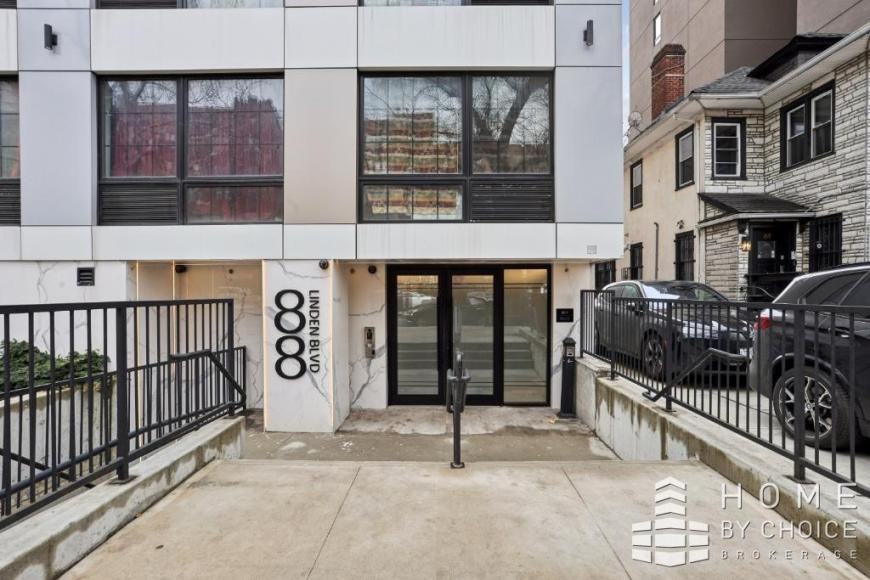 88 Linden Blvd - Photo 5 of 10