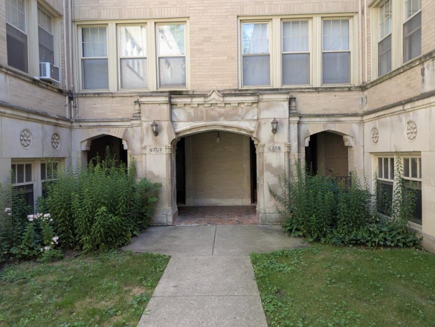 6703 N Greenview Ave - Photo 3 of 10