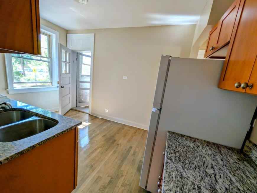 6703 N Greenview Ave - Photo 7 of 10