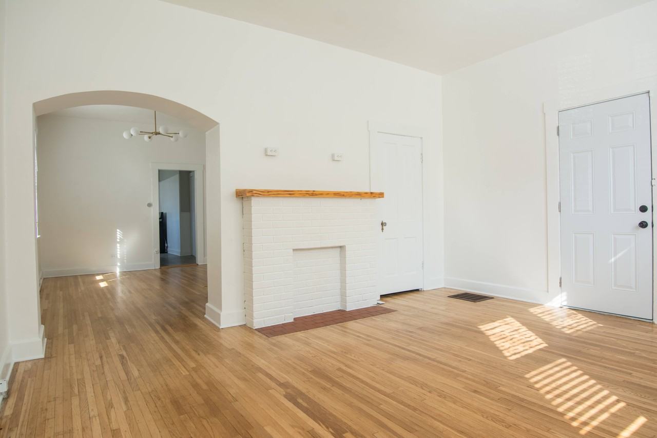 145 E 7th St - Photo 3 of 7
