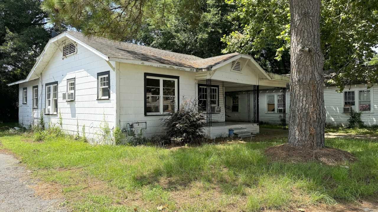 613 Montgomery Ave - Photo 2 of 20