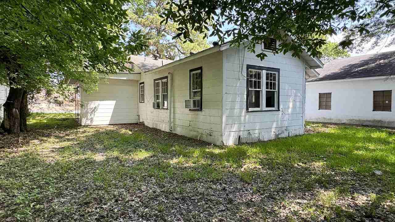 613 Montgomery Ave - Photo 3 of 20