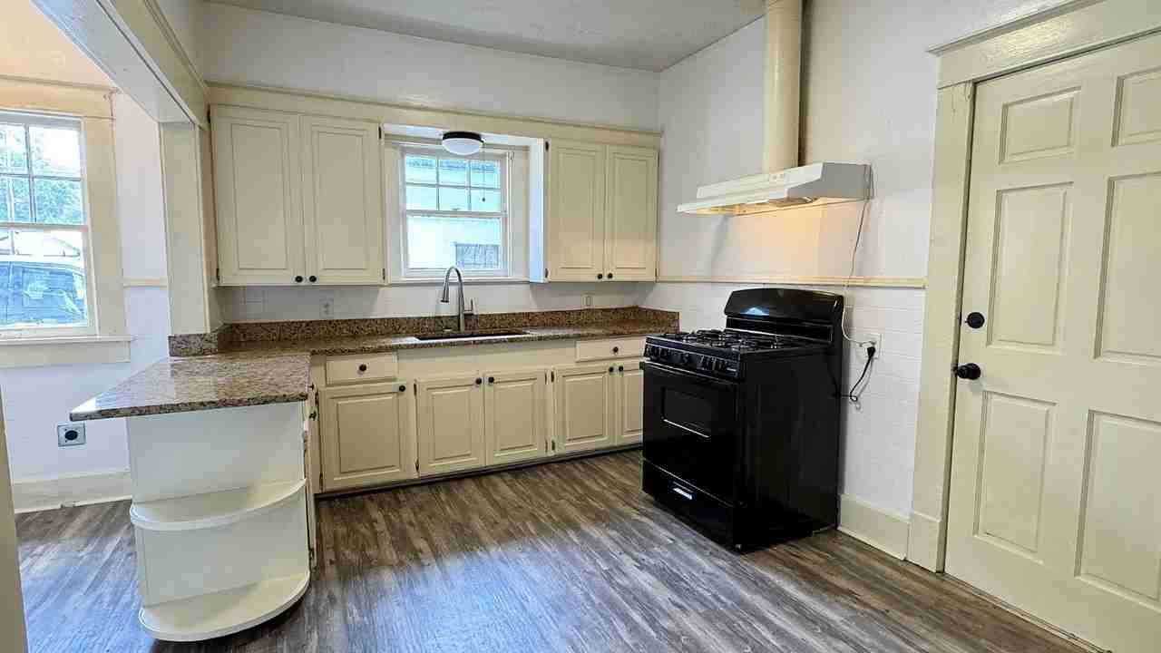613 Montgomery Ave - Photo 5 of 20