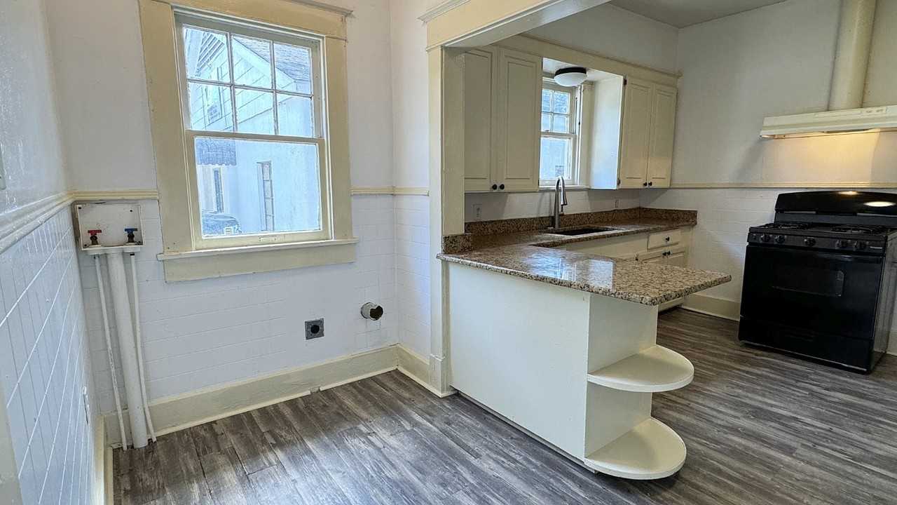 613 Montgomery Ave - Photo 7 of 20