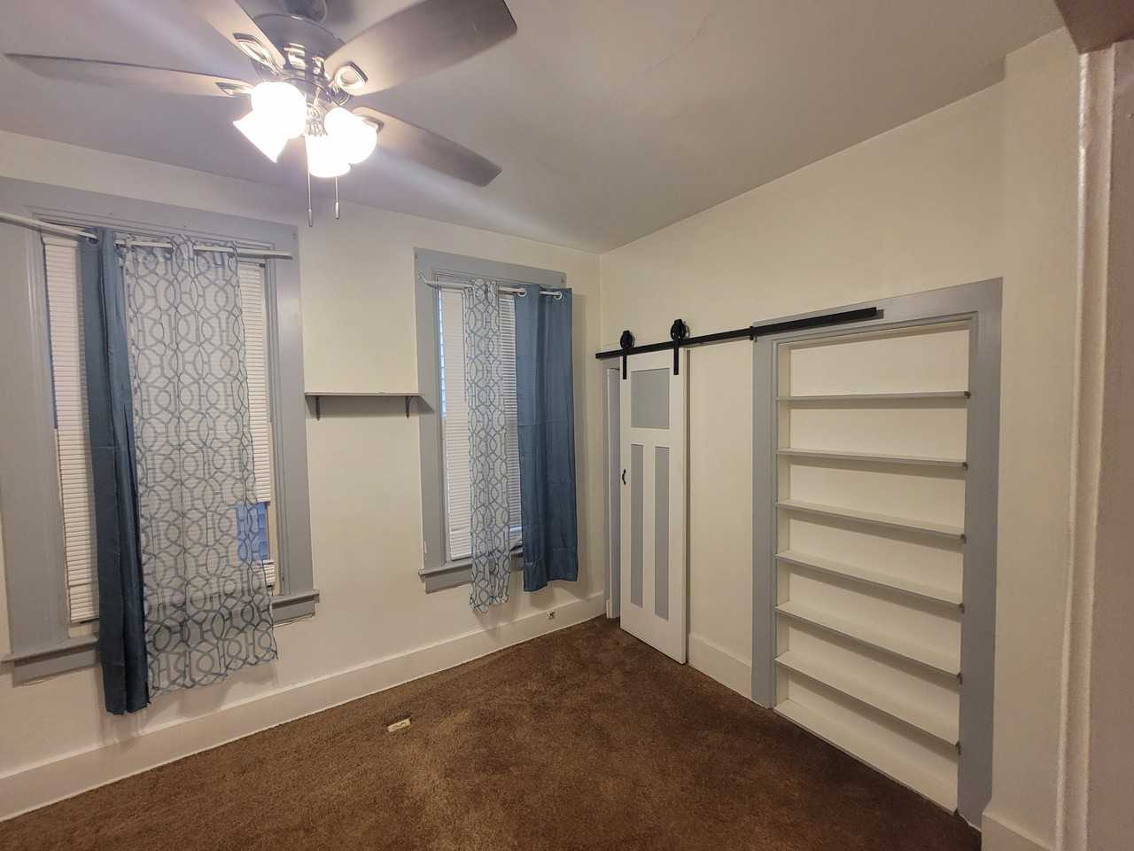 523 Rhomberg Ave - Photo 4 of 8