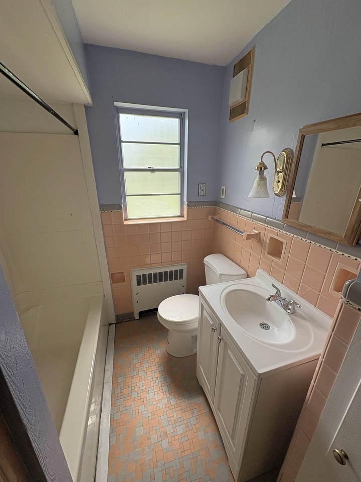 2421 Riverside Dr #1 - Photo 6 of 19