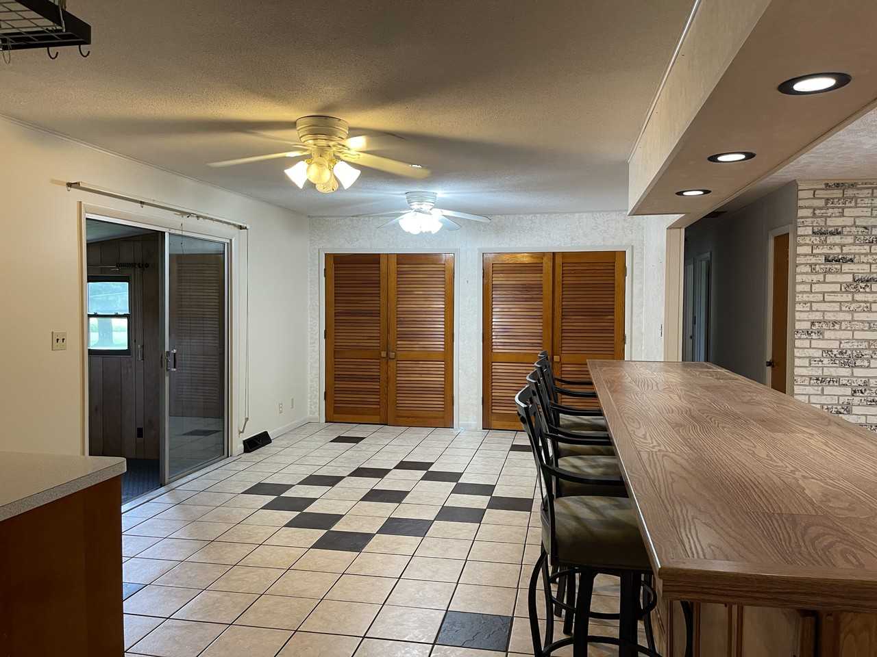 102 Oaklawn Cir - Photo 5 of 22