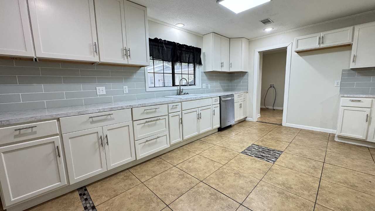 284 Connie Lynne Dr - Photo 6 of 24