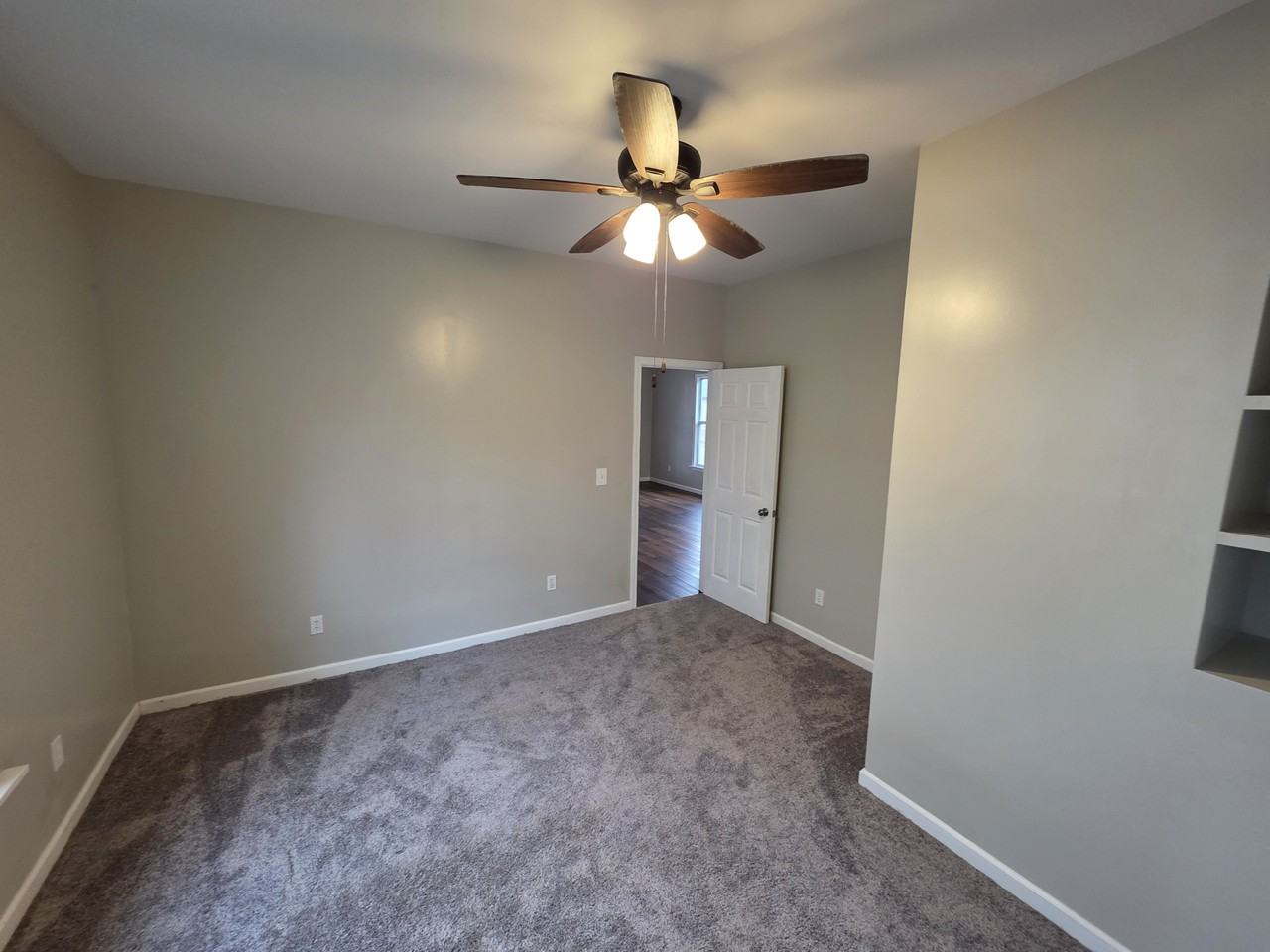 311 19th Pl - Photo 4 of 9