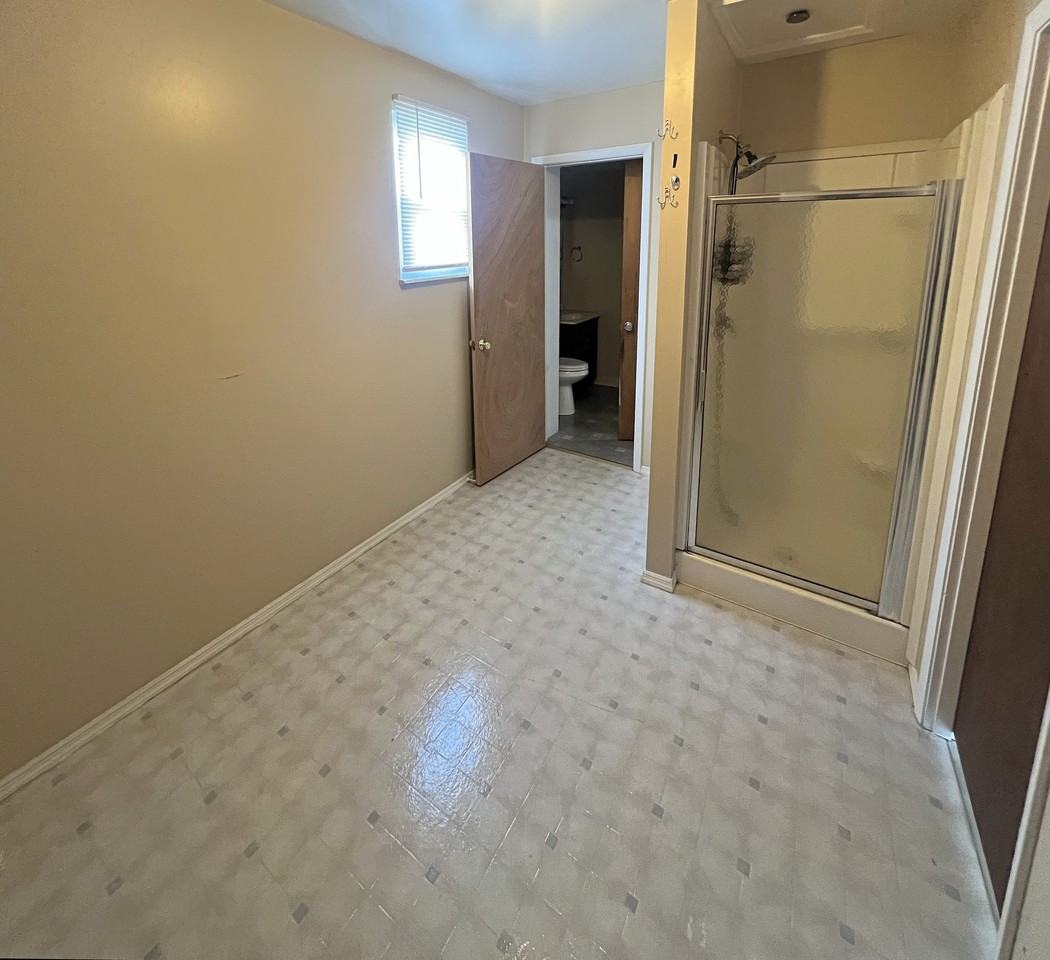 1885 Westbrook Rd #1 - Photo 5 of 9