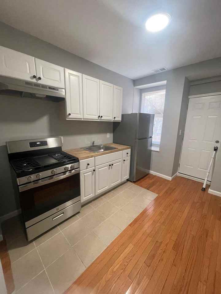 2206 Bryant Ave - Photo 2 of 7