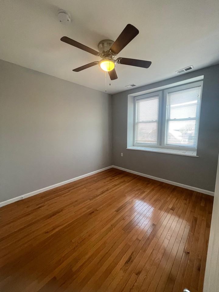 2206 Bryant Ave - Photo 4 of 7