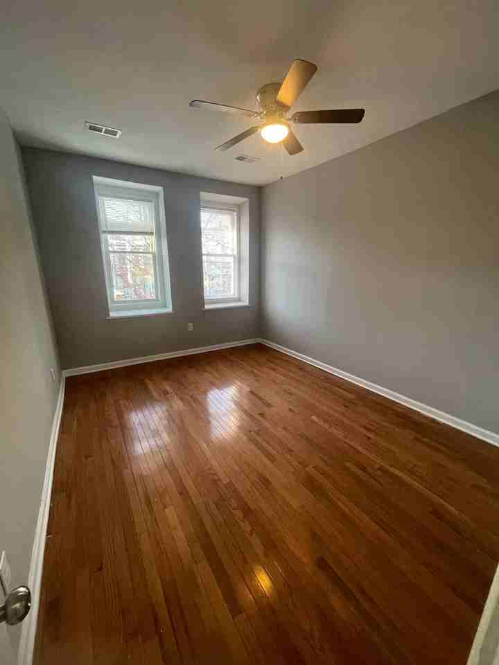 2206 Bryant Ave - Photo 6 of 7