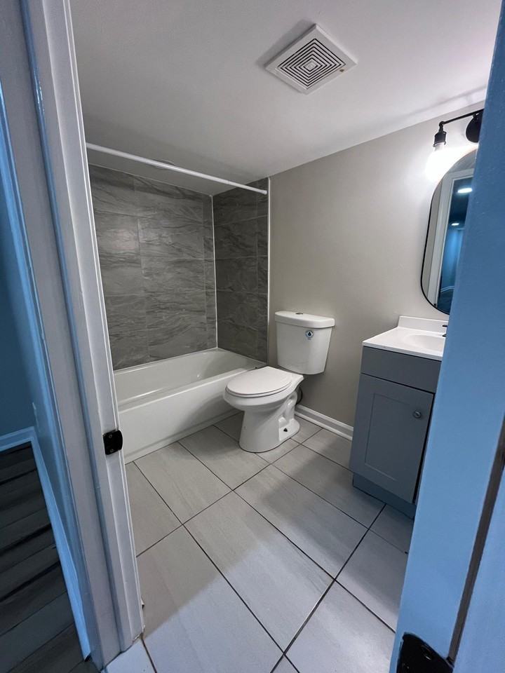 229 N Curley St - Photo 4 of 12