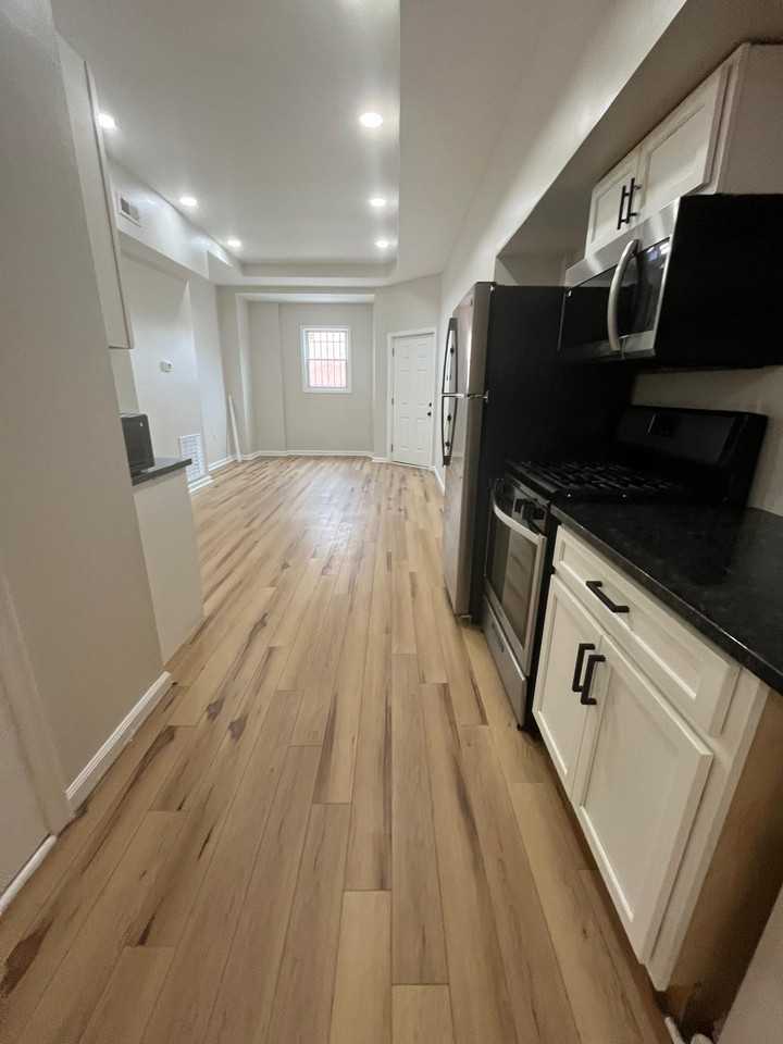 229 N Curley St - Photo 5 of 12