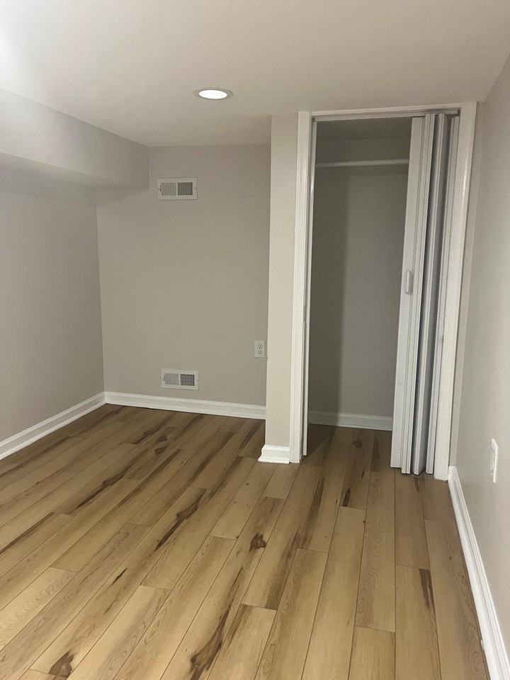 229 N Curley St - Photo 7 of 12